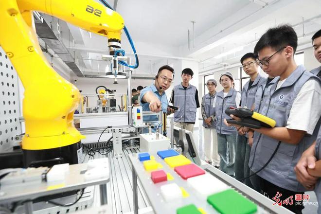 kaiyun登陆入口开云天津市智能制造学院：企业变身大学智能制造课堂(图1)