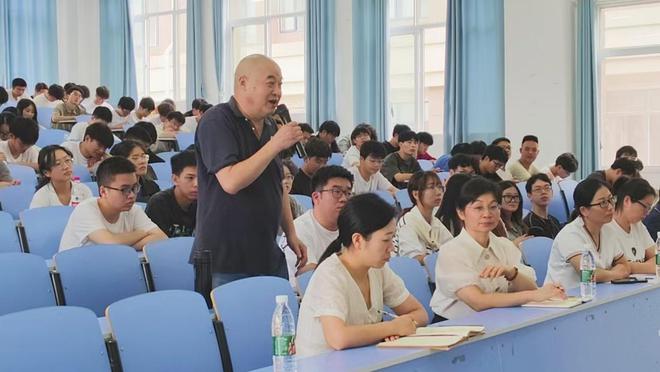 学术探索无止境——荆州学院“荆院楚风”学术论坛第十kaiyun官网二期举办(图4)