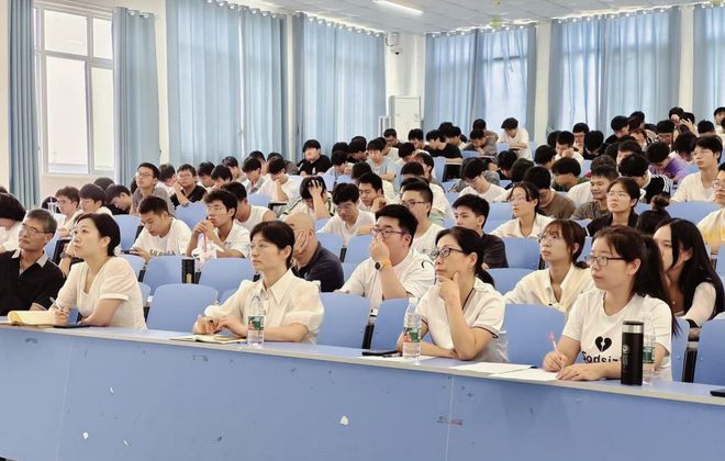学术探索无止境——荆州学院“荆院楚风”学术论坛第十kaiyun官网二期举办(图3)