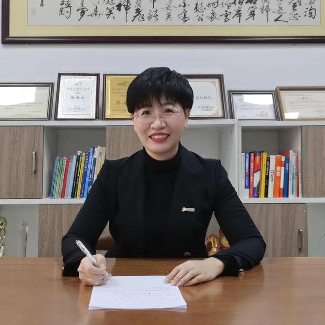 kaiyun中国官方网站3位候选人开始投票 2024塑料循环年度影响力人物“金苹果奖”(图2)