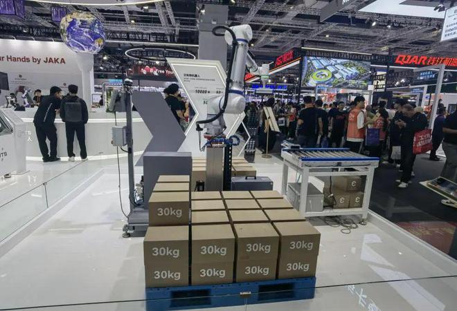 行业内卷加速格局重构！2024工博会协作与工业机器人展现融合趋势(图5)