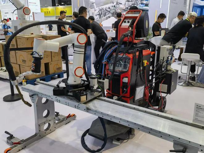 行业内卷加速格局重构！2024工博会协作与工业机器人展现融合趋势(图15)